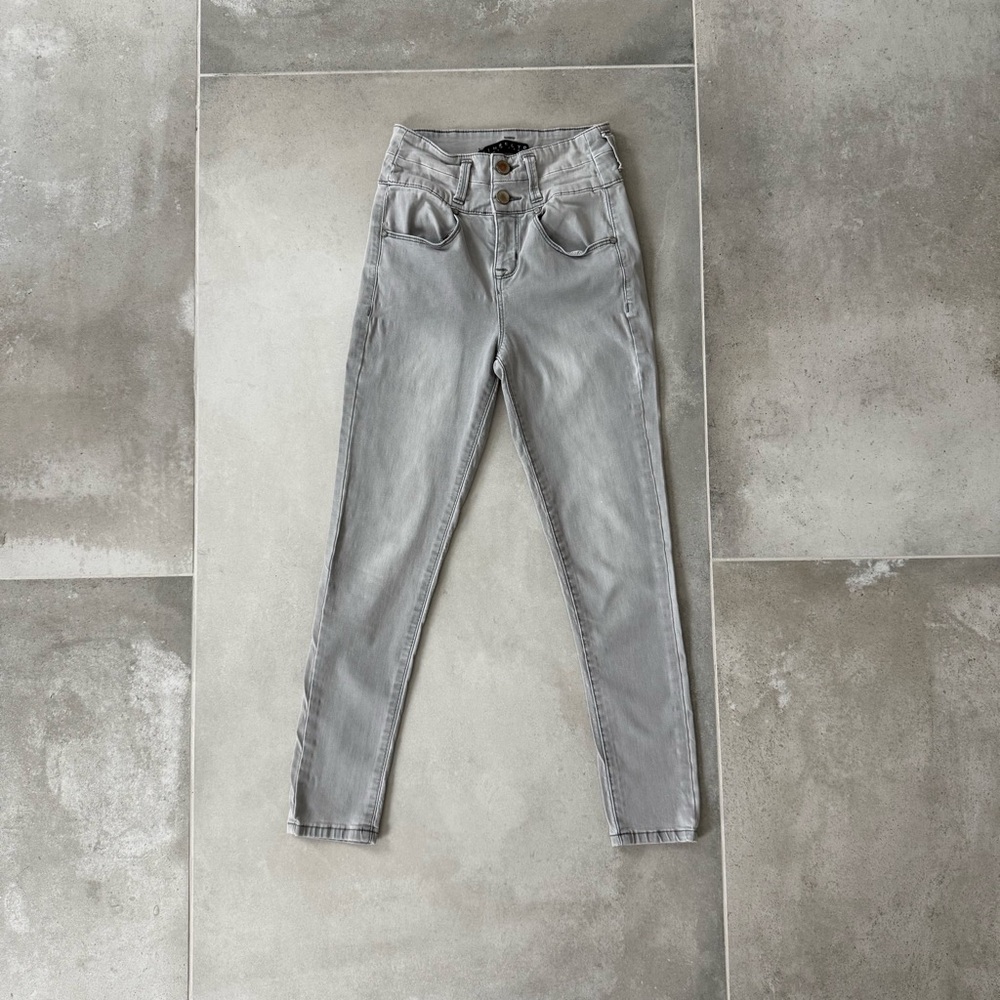 Gray High-Waisted Skinny Jeans